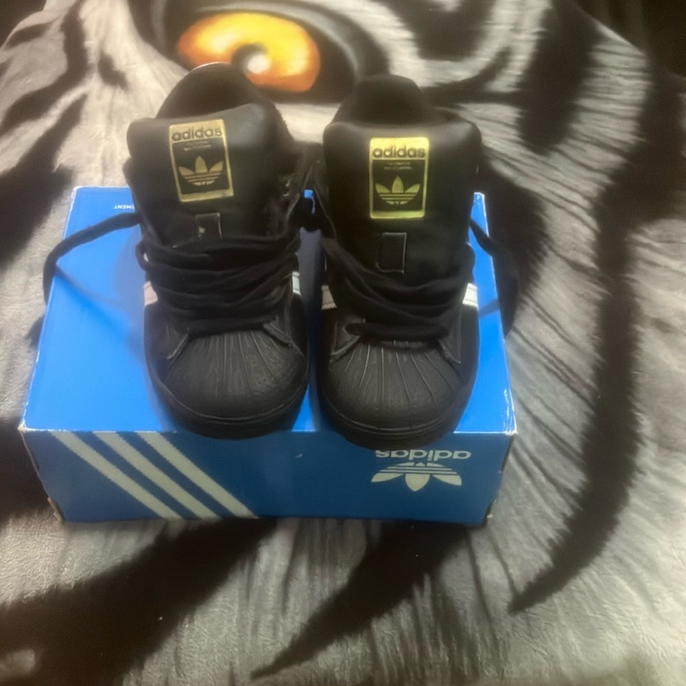 🐚 toe adidas sz 12k